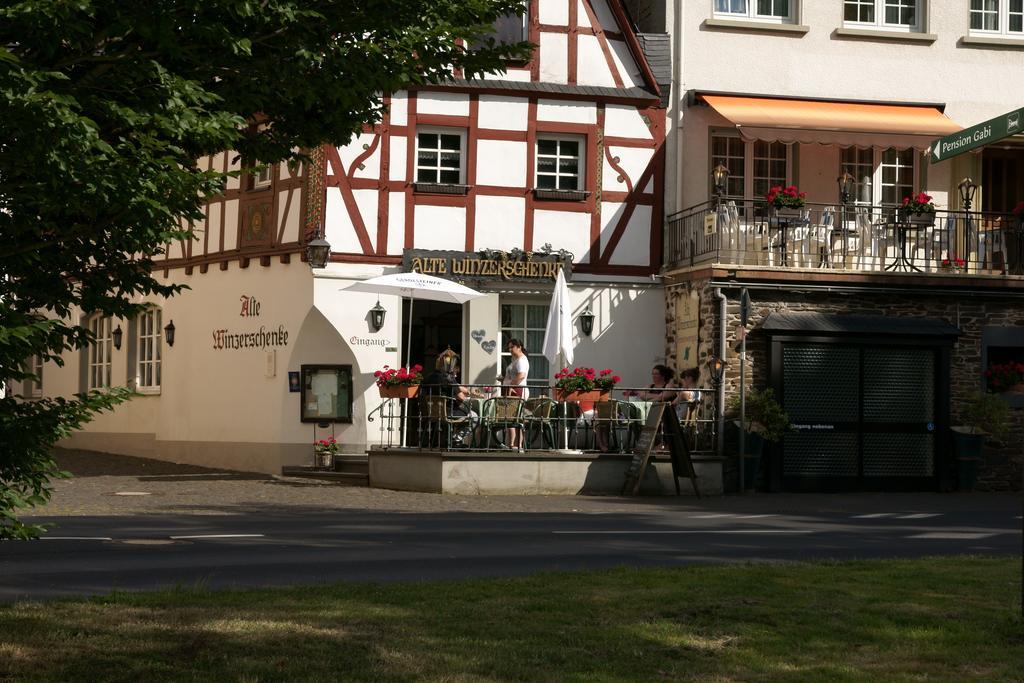 Alte Winzerschenke Hotel Bruttig-Fankel Exterior foto